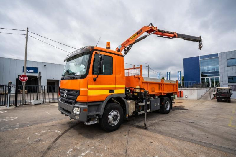 Mercedes ACTROS 1832 K + Palfinger 10 t/m - Tipper, Crane truck: picture 1 Mercedes ACTROS 1832 K + Palfinger 10 t/m - Tipper, Crane truck: picture 1