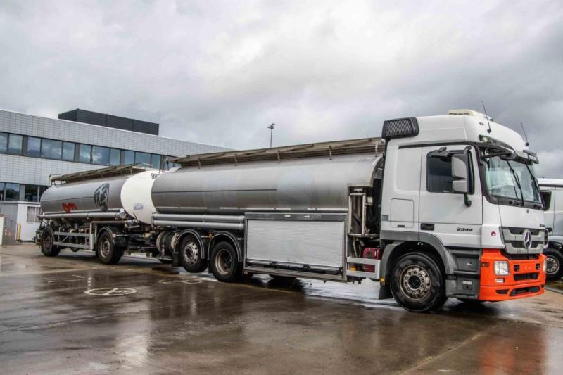 Mercedes ACTROS 2544-MP3+MAGYAR INOX18.200L+17.700L/2X6COMP - Tank truck: picture 2 Mercedes ACTROS 2544-MP3+MAGYAR INOX18.200L+17.700L/2X6COMP - Tank truck: picture 2