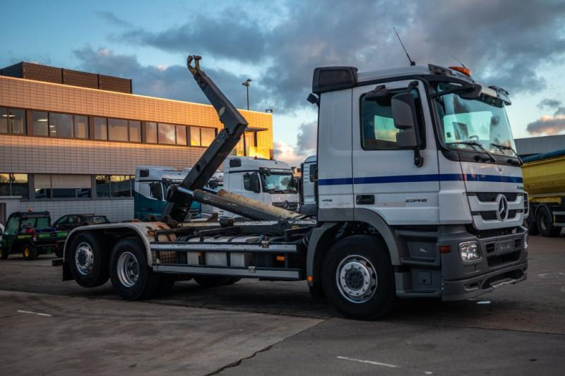 Mercedes ACTROS 2646 L-MP3 - Hook lift truck: picture 2 Mercedes ACTROS 2646 L-MP3 - Hook lift truck: picture 2
