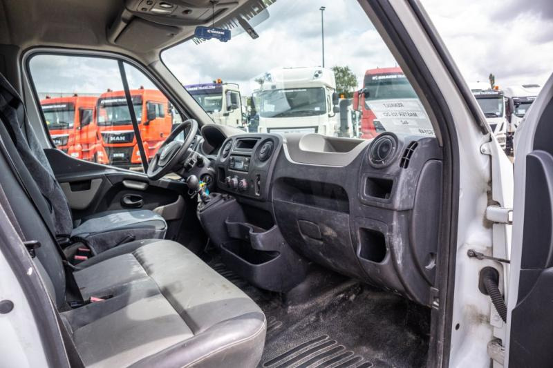 Interior photo 1: Panel van Renault MASTER 125 DCI + 6+1 personen