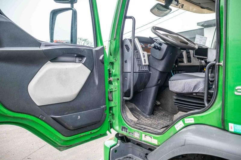 Interior photo 1: Lease a Volvo FE 300-6x2 Volvo FE 300-6x2