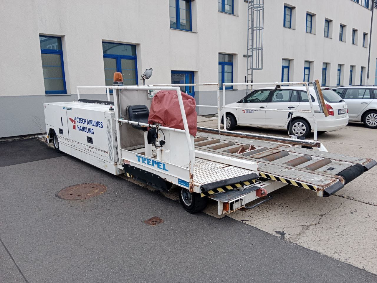TREPEL CCL35/35 - Aircraft cargo loader: picture 3 TREPEL CCL35/35 - Aircraft cargo loader: picture 3