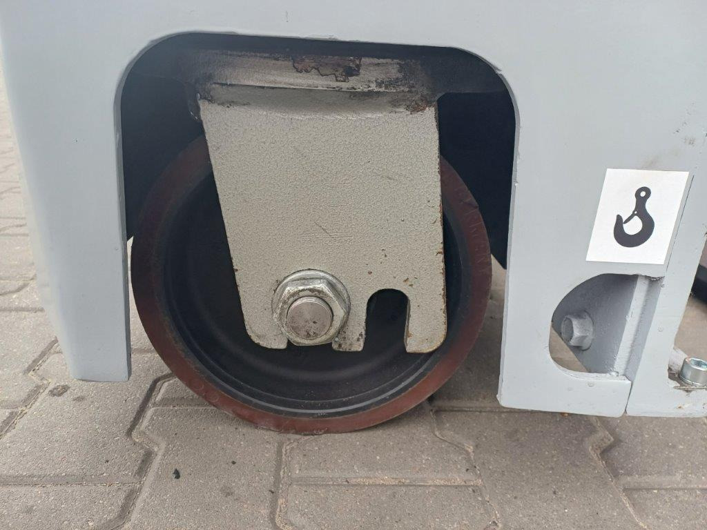 Hubtex MQ40 - 4-way reach truck: picture 2 Hubtex MQ40 - 4-way reach truck: picture 2