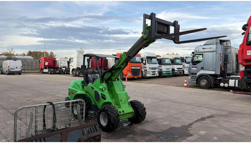 Avant 745 TDL (BELGIAN MACHINE / TOP CONDITION / 4X4 OPTIDRIVE / INCL ATTACHMENTS) - Compact track loader: picture 2 Avant 745 TDL (BELGIAN MACHINE / TOP CONDITION / 4X4 OPTIDRIVE / INCL ATTACHMENTS) - Compact track loader: picture 2