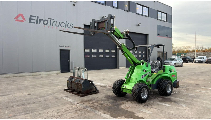 Avant 745 TDL (BELGIAN MACHINE / TOP CONDITION / 4X4 OPTIDRIVE / INCL ATTACHMENTS) - Compact track loader: picture 1 Avant 745 TDL (BELGIAN MACHINE / TOP CONDITION / 4X4 OPTIDRIVE / INCL ATTACHMENTS) - Compact track loader: picture 1