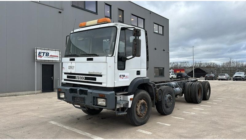 Iveco EUROTRAKKER 340 E 34 (BOITE MANUELLE / POMPE MANUELLE / LAMES / 8X4) - Cab chassis truck: picture 1 Iveco EUROTRAKKER 340 E 34 (BOITE MANUELLE / POMPE MANUELLE / LAMES / 8X4) - Cab chassis truck: picture 1