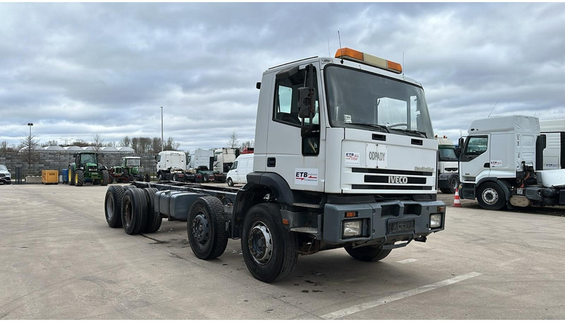 Iveco EUROTRAKKER 340 E 34 (BOITE MANUELLE / POMPE MANUELLE / LAMES / 8X4) - Cab chassis truck: picture 3 Iveco EUROTRAKKER 340 E 34 (BOITE MANUELLE / POMPE MANUELLE / LAMES / 8X4) - Cab chassis truck: picture 3