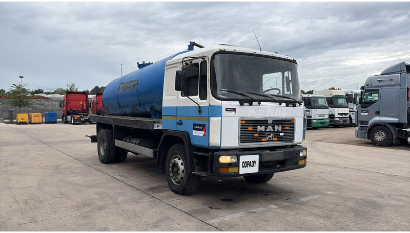 MAN 18.232 (MANUAL PUMP / POMPE MANUELLE / 11.000L) - Vacuum truck: picture 3 MAN 18.232 (MANUAL PUMP / POMPE MANUELLE / 11.000L) - Vacuum truck: picture 3
