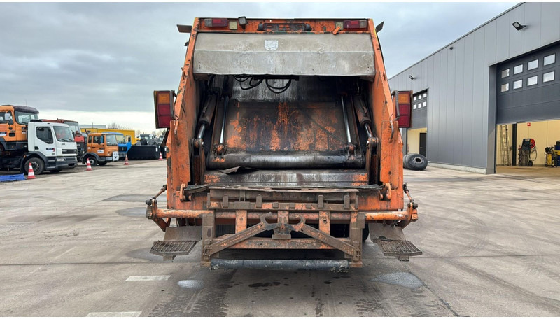 MAN 18.285 (GARBAGE TRUCK / TOP CONDITION / 6 CYLINDER / MANUAL GEARBOX) - Garbage truck: picture 5 MAN 18.285 (GARBAGE TRUCK / TOP CONDITION / 6 CYLINDER / MANUAL GEARBOX) - Garbage truck: picture 5
