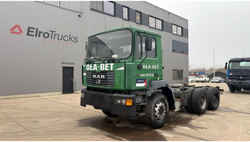 MAN 26.364 (STEEL SUSP. / LAMES / BIG AXLE / MANUAL PUMP / POMPE MANUELLE) - Cab chassis truck: picture 1 MAN 26.364 (STEEL SUSP. / LAMES / BIG AXLE / MANUAL PUMP / POMPE MANUELLE) - Cab chassis truck: picture 1