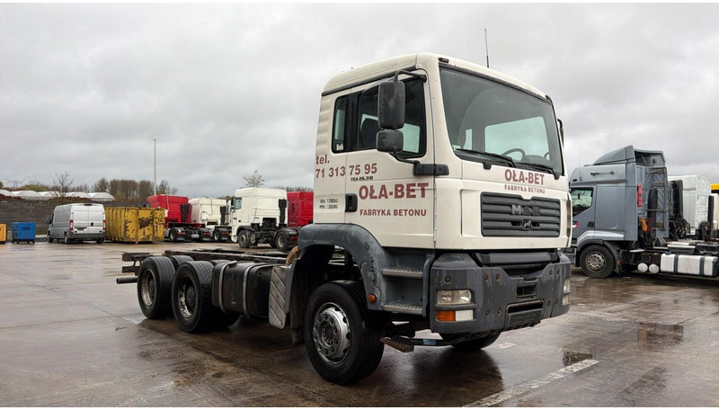 MAN TGA 26.310 (MANUAL PUMP / POMPE MANUELLE / MANUAL GEARBOX / BOITE MANUELLE / LAMES / GRAND PONT / STEEL SUSP.) - Cab chassis truck: picture 3 MAN TGA 26.310 (MANUAL PUMP / POMPE MANUELLE / MANUAL GEARBOX / BOITE MANUELLE / LAMES / GRAND PONT / STEEL SUSP.) - Cab chassis truck: picture 3
