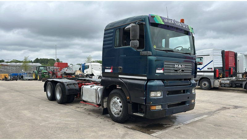 MAN TGA 26.510 (MANUAL PUMP / 6X4 / FRONT STEEL / POMPE MANUELLE / 10 TYRES) - Cab chassis truck: picture 2 MAN TGA 26.510 (MANUAL PUMP / 6X4 / FRONT STEEL / POMPE MANUELLE / 10 TYRES) - Cab chassis truck: picture 2