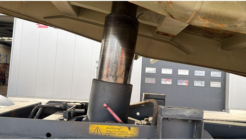 Tipper Mercedes-Benz Actros 3235 (EPS / LAMES / GRAND PONT / STEEL SUSP. / 3 PEDALES / MP1): picture 17 Tipper Mercedes-Benz Actros 3235 (EPS / LAMES / GRAND PONT / STEEL SUSP. / 3 PEDALES / MP1): picture 17