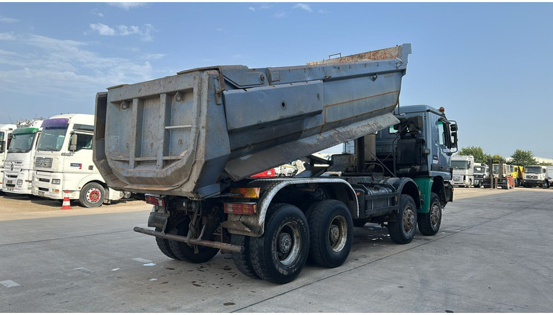 Mercedes-Benz Actros 4143 (8X8 / BOITE MANUELLE / LAMES / GRAND PONT / STEEL SUSP. / BIG AXLE) - Tipper: picture 4 Mercedes-Benz Actros 4143 (8X8 / BOITE MANUELLE / LAMES / GRAND PONT / STEEL SUSP. / BIG AXLE) - Tipper: picture 4