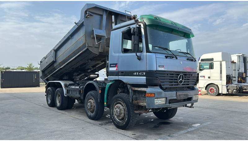 Mercedes-Benz Actros 4143 (8X8 / BOITE MANUELLE / LAMES / GRAND PONT / STEEL SUSP. / BIG AXLE) - Tipper: picture 5 Mercedes-Benz Actros 4143 (8X8 / BOITE MANUELLE / LAMES / GRAND PONT / STEEL SUSP. / BIG AXLE) - Tipper: picture 5