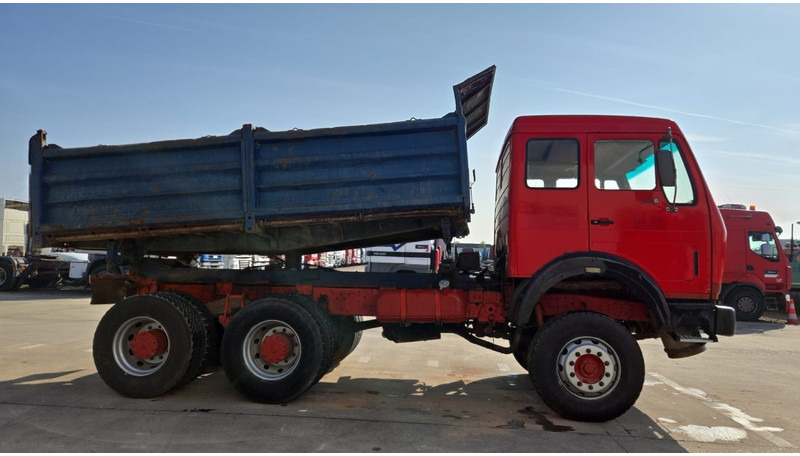 Mercedes-Benz SK 2226 (V8 / BOITE MANUELLE / POMPE MANUELLE / GRAND PONT / LAMES) - Tipper: picture 4 Mercedes-Benz SK 2226 (V8 / BOITE MANUELLE / POMPE MANUELLE / GRAND PONT / LAMES) - Tipper: picture 4