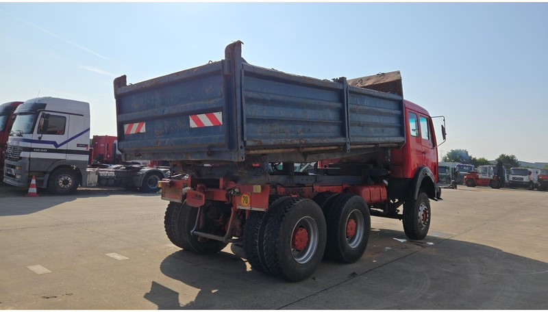 Mercedes-Benz SK 2226 (V8 / BOITE MANUELLE / POMPE MANUELLE / GRAND PONT / LAMES) - Tipper: picture 5 Mercedes-Benz SK 2226 (V8 / BOITE MANUELLE / POMPE MANUELLE / GRAND PONT / LAMES) - Tipper: picture 5