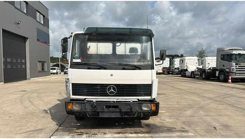 Mercedes-Benz SK 809 (POMPE MANUELLE / MANUAL PUMP / HELPER / AUXILAIRY / SPER / STEEL SUSP.) - Tipper: picture 2 Mercedes-Benz SK 809 (POMPE MANUELLE / MANUAL PUMP / HELPER / AUXILAIRY / SPER / STEEL SUSP.) - Tipper: picture 2