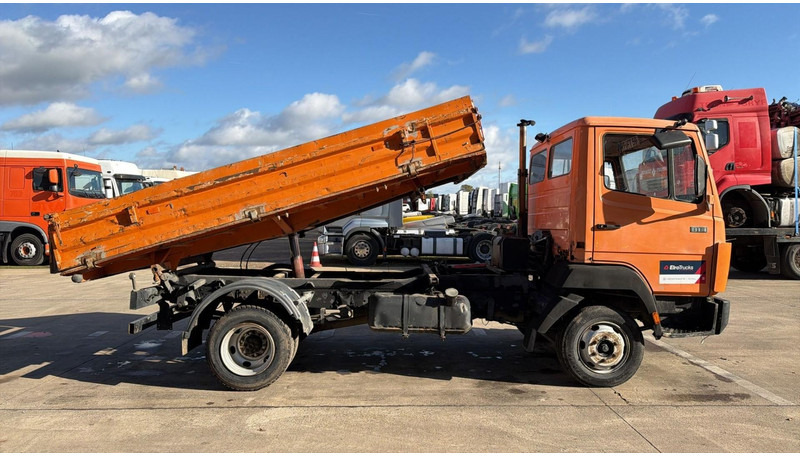 Mercedes-Benz SK 814 (3 WAY TIPPER / MANUAL PUMP / AUXILAIRY / SPER / STEEL SUSP. / LAMES) - Tipper: picture 3 Mercedes-Benz SK 814 (3 WAY TIPPER / MANUAL PUMP / AUXILAIRY / SPER / STEEL SUSP. / LAMES) - Tipper: picture 3