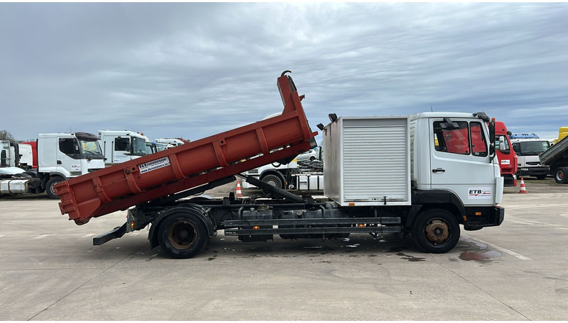 Mercedes-Benz SK 814 (BELGIAN TRUCK / HOOK / PERFECT CONDITION !!! / WITH CONTAINER / 363000 KM !!!! ) - Hook lift truck: picture 5 Mercedes-Benz SK 814 (BELGIAN TRUCK / HOOK / PERFECT CONDITION !!! / WITH CONTAINER / 363000 KM !!!! ) - Hook lift truck: picture 5