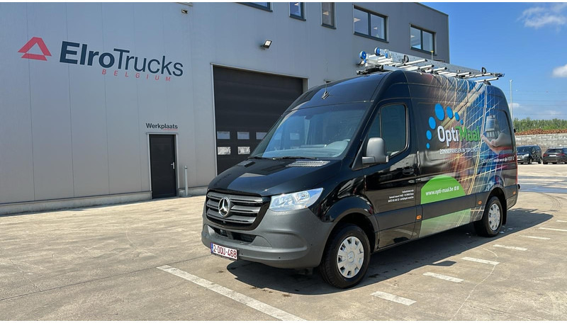 Mercedes-Benz Sprinter 317 (AUTOMAAT / AIRCO / MBUX / L2H2 / TREKHAAK / CAMERA + PARKEERSENSOREN / 3 ZITPLAATSEN) - Panel van: picture 2 Mercedes-Benz Sprinter 317 (AUTOMAAT / AIRCO / MBUX / L2H2 / TREKHAAK / CAMERA + PARKEERSENSOREN / 3 ZITPLAATSEN) - Panel van: picture 2