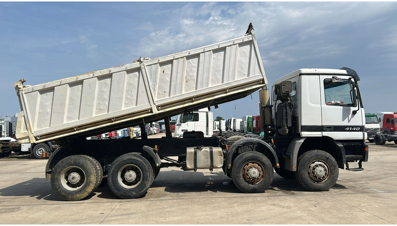 Mercedes-Benz actros 4140 (8X8 / BOITE MANUELLE / MANUAL GEARBOX / LAMES / GRAND PONT / BIG AXLE) - Tipper: picture 3 Mercedes-Benz actros 4140 (8X8 / BOITE MANUELLE / MANUAL GEARBOX / LAMES / GRAND PONT / BIG AXLE) - Tipper: picture 3