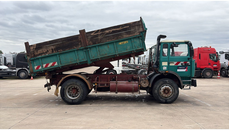 Renault G 300 Manager (LAMES / STEEL SUSP. / GRAND PONT / POMPE MANUELLE) - Tipper: picture 4 Renault G 300 Manager (LAMES / STEEL SUSP. / GRAND PONT / POMPE MANUELLE) - Tipper: picture 4