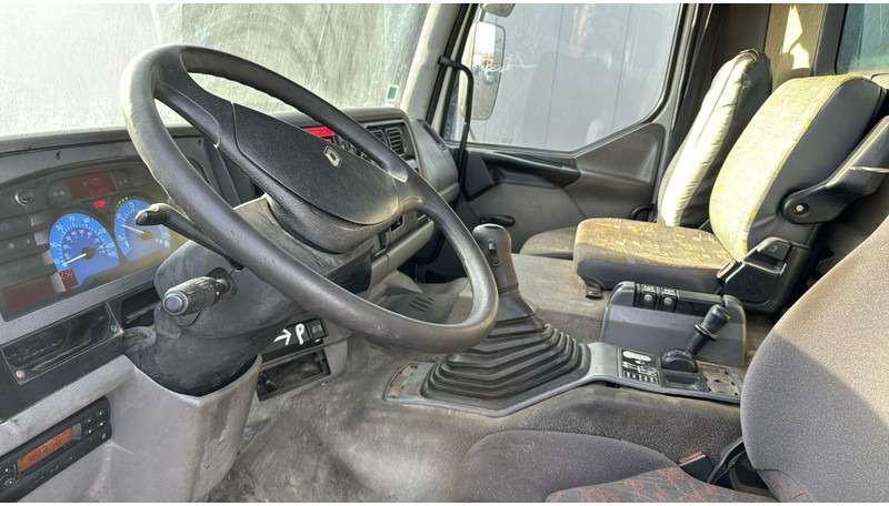 Vacuum truck Renault Kerax 370 (10970L / CAMION FRANCAIS / VIDANGEUR / 6X4 / LAMES / GRAND PONT): picture 11