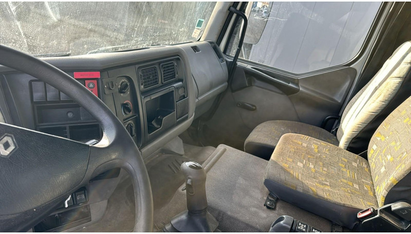 Vacuum truck Renault Kerax 370 (10970L / CAMION FRANCAIS / VIDANGEUR / 6X4 / LAMES / GRAND PONT): picture 13