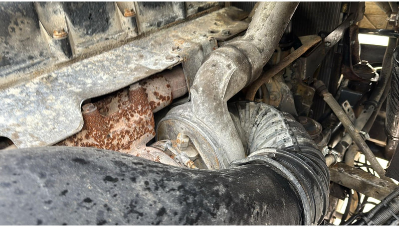 Vacuum truck Renault Kerax 370 (10970L / CAMION FRANCAIS / VIDANGEUR / 6X4 / LAMES / GRAND PONT): picture 19