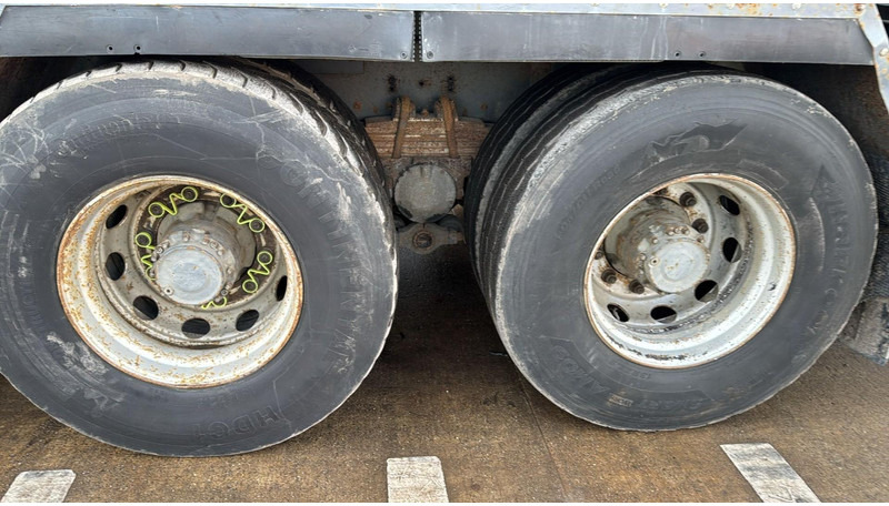 Vacuum truck Renault Kerax 370 (10970L / CAMION FRANCAIS / VIDANGEUR / 6X4 / LAMES / GRAND PONT): picture 8