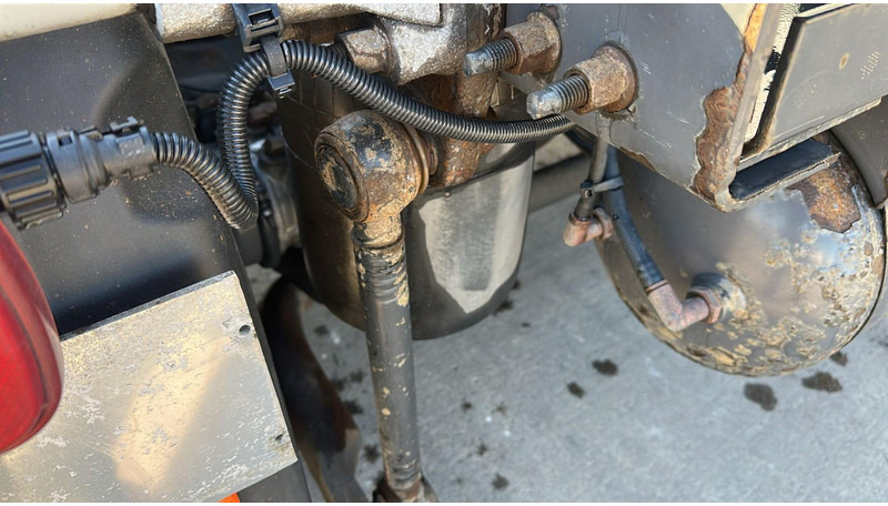 Tractor unit Volvo FM 340 (BELGIAN TRUCK / PERFECT CONDITION / GOOD TYRES / 460.000 KM): picture 10 Tractor unit Volvo FM 340 (BELGIAN TRUCK / PERFECT CONDITION / GOOD TYRES / 460.000 KM): picture 10