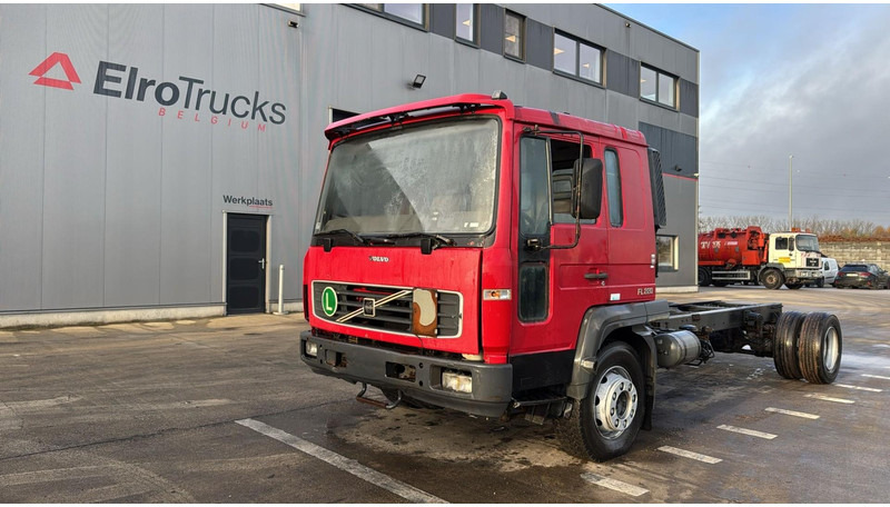 Volvo FL 220 (MANUAL GEARBOX / BOITE MANUELLE) - Cab chassis truck: picture 1 Volvo FL 220 (MANUAL GEARBOX / BOITE MANUELLE) - Cab chassis truck: picture 1