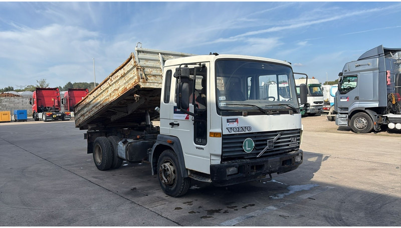 Volvo FL 6 - 8 (MANUAL PUMP / POMPE MANUELLE) - Tipper: picture 2 Volvo FL 6 - 8 (MANUAL PUMP / POMPE MANUELLE) - Tipper: picture 2