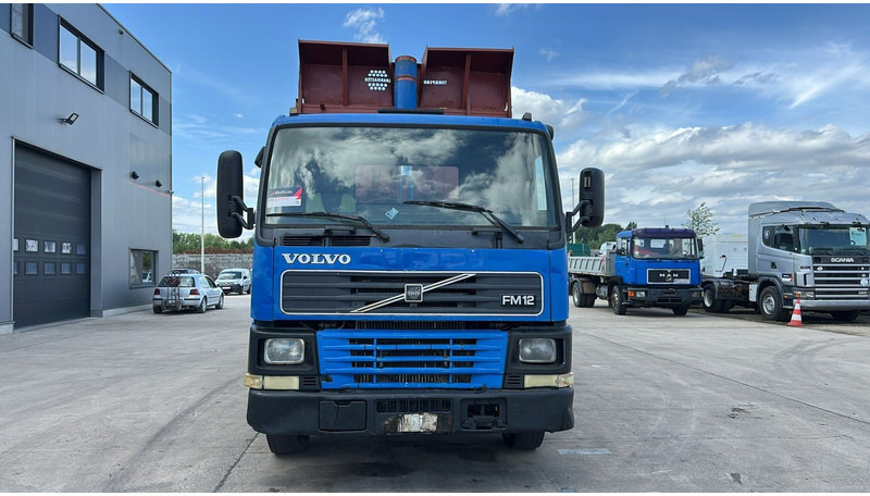 Volvo FM 12 - 340 (MANUAL GEARBOX / STEEL SUSPENSION / LAMES / BOITE MANUELLE) - Tipper: picture 2 Volvo FM 12 - 340 (MANUAL GEARBOX / STEEL SUSPENSION / LAMES / BOITE MANUELLE) - Tipper: picture 2