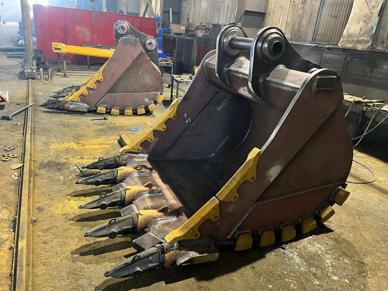 CATERPILLAR 349 Heavy Duty Bucket - Excavator bucket for Crawler excavator: picture 3 CATERPILLAR 349 Heavy Duty Bucket - Excavator bucket for Crawler excavator: picture 3
