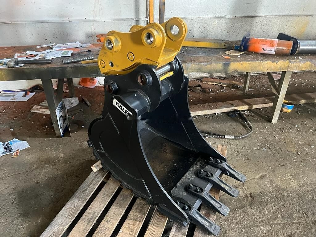 Caterpillar 305 Digging Bucket - Excavator bucket: picture 5 Caterpillar 305 Digging Bucket - Excavator bucket: picture 5