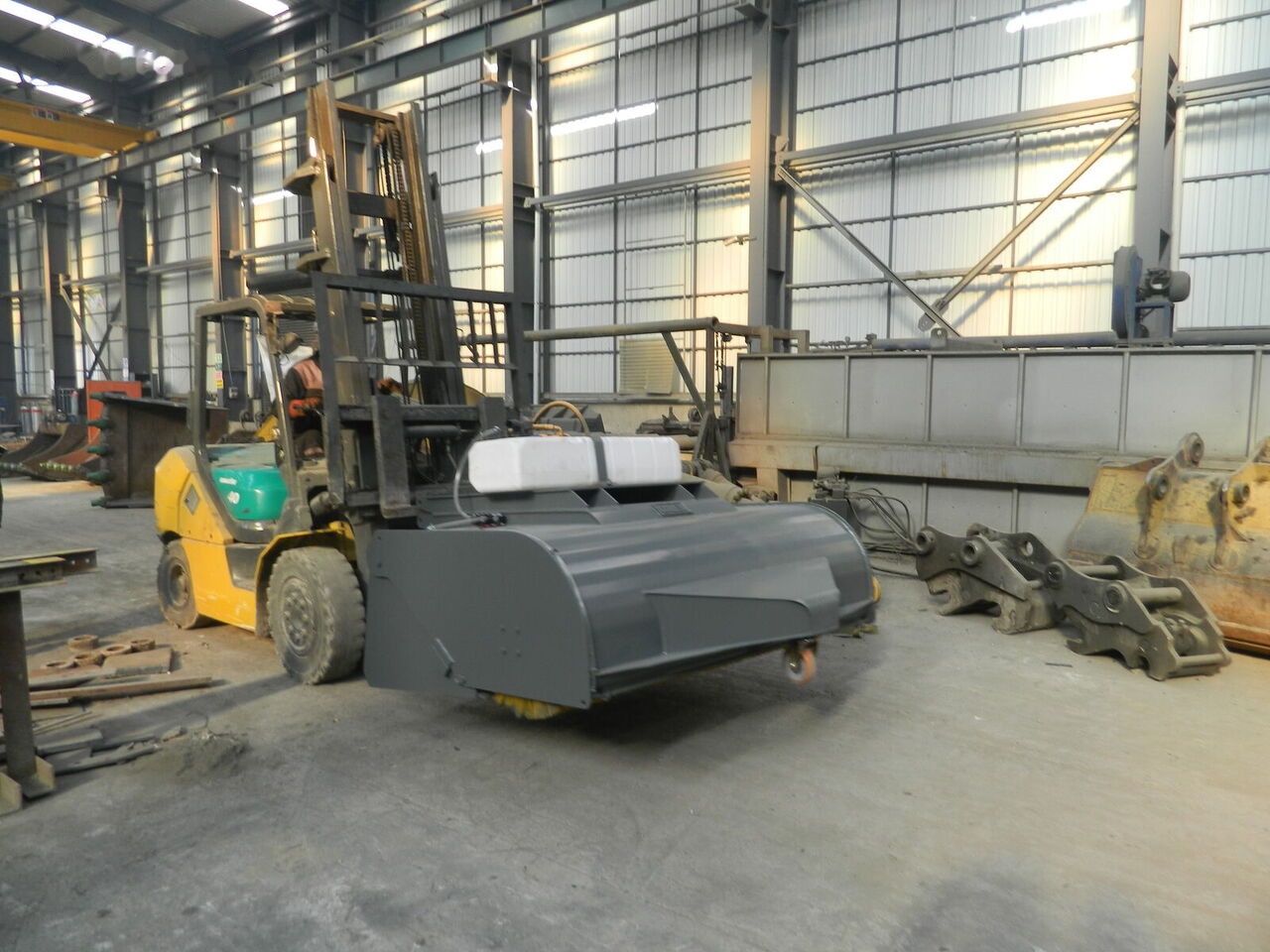 Galen New - Broom: picture 5 Galen New - Broom: picture 5