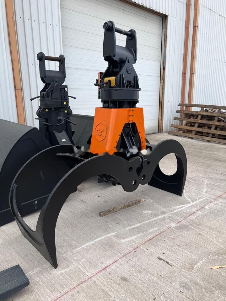 Hyundai R220 Log Grapple - Grapple: picture 4 Hyundai R220 Log Grapple - Grapple: picture 4