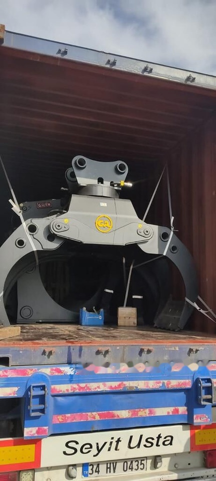 Hyundai R220 Log Grapple - Grapple: picture 3 Hyundai R220 Log Grapple - Grapple: picture 3