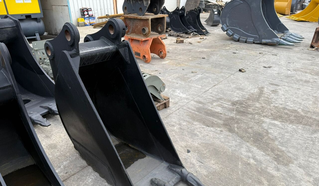 Komatsu PC200 Channel Bucket - Excavator bucket: picture 1 Komatsu PC200 Channel Bucket - Excavator bucket: picture 1