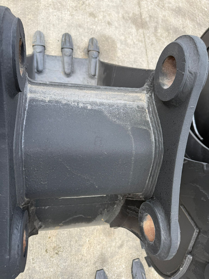 Komatsu PC200 - Excavator bucket for Construction machinery: picture 1 Komatsu PC200 - Excavator bucket for Construction machinery: picture 1