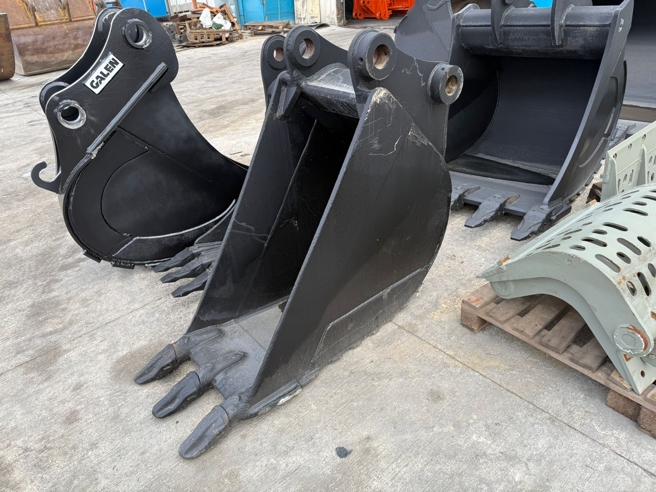 Komatsu PC200 - Excavator bucket for Construction machinery: picture 3 Komatsu PC200 - Excavator bucket for Construction machinery: picture 3