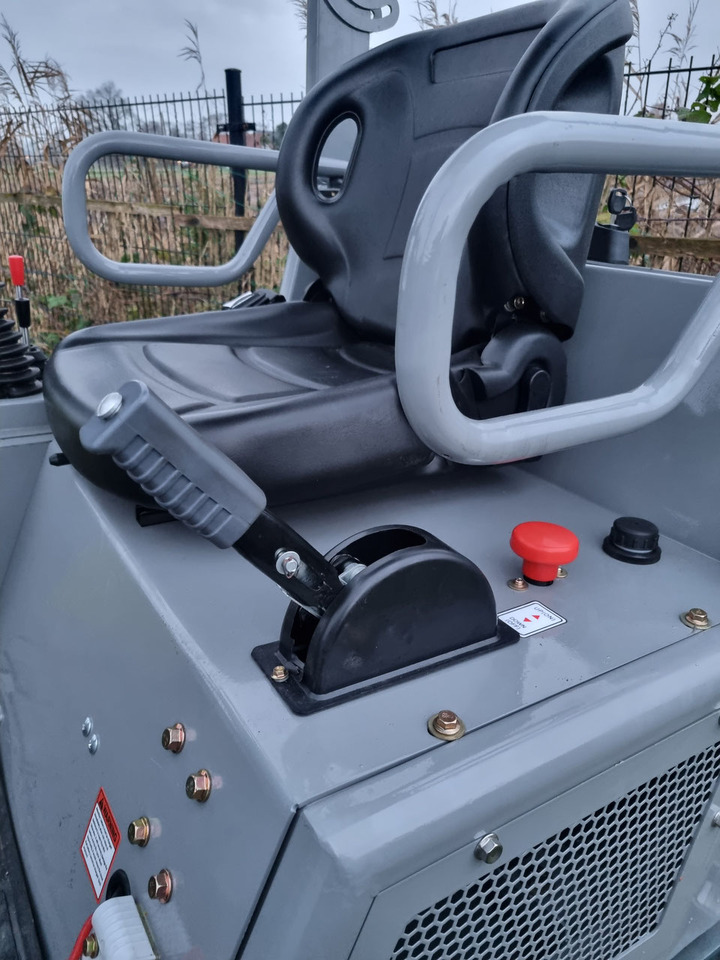 Wheel loader WCM-L2110e: picture 13 Wheel loader WCM-L2110e: picture 13