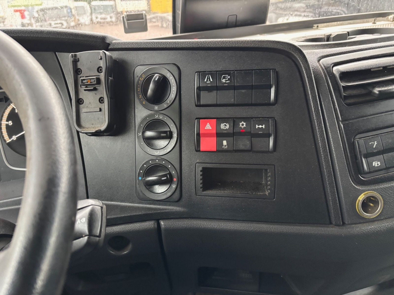 Lease a Mercedes-Benz Atego 818L, Euro-6, Klima, LBW Mercedes-Benz Atego 818L, Euro-6, Klima, LBW: picture 14 Lease a Mercedes-Benz Atego 818L, Euro-6, Klima, LBW Mercedes-Benz Atego 818L, Euro-6, Klima, LBW: picture 14