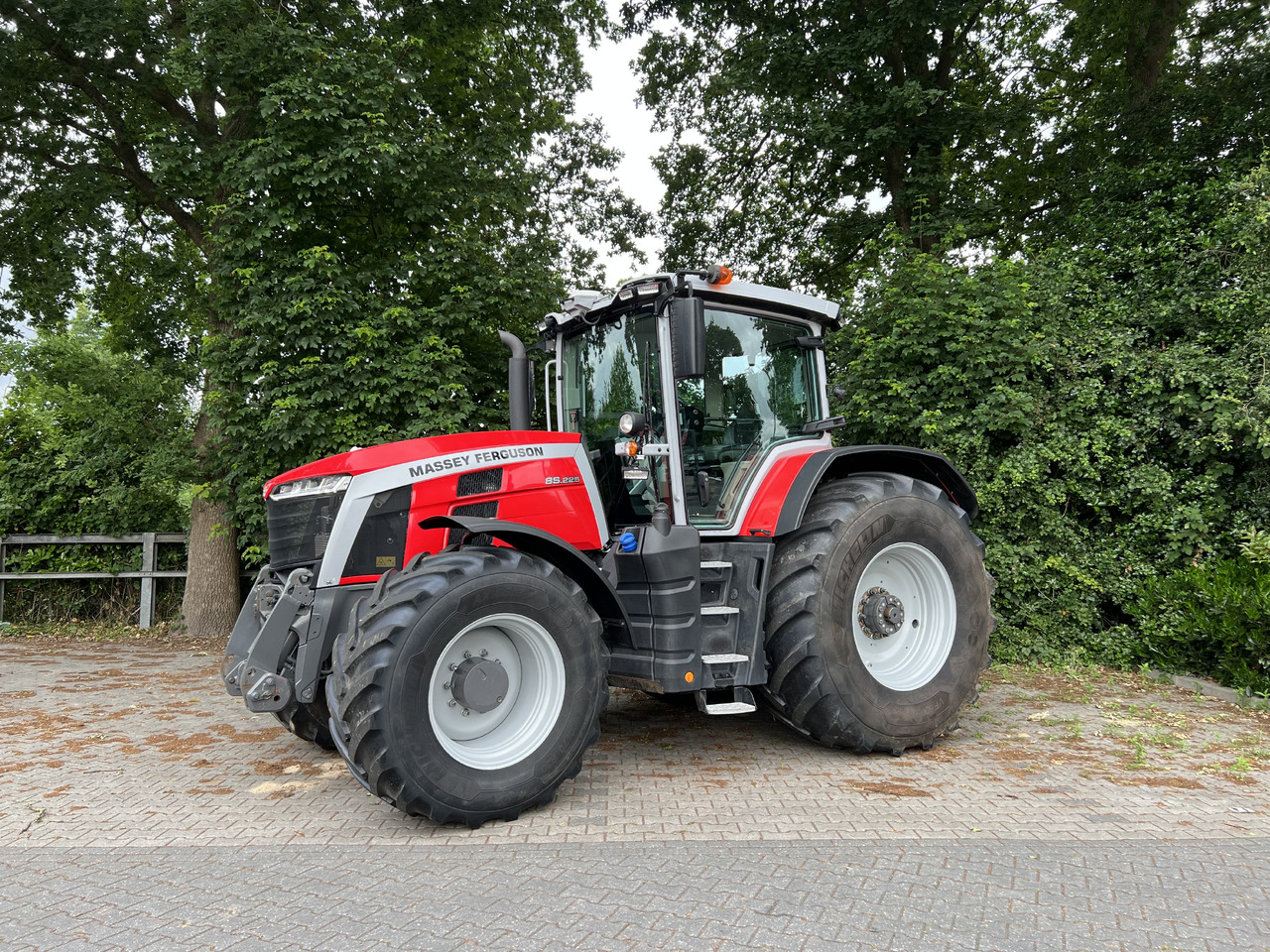 Massey Ferguson 8S.225 Dyne E-power - Farm tractor: picture 1 Massey Ferguson 8S.225 Dyne E-power - Farm tractor: picture 1