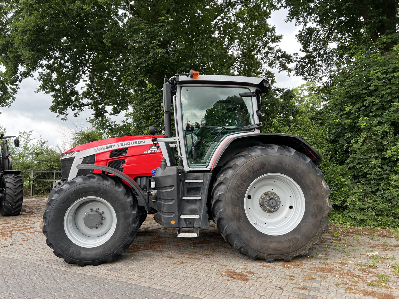 Massey Ferguson 8S.225 Dyne E-power - Farm tractor: picture 2 Massey Ferguson 8S.225 Dyne E-power - Farm tractor: picture 2