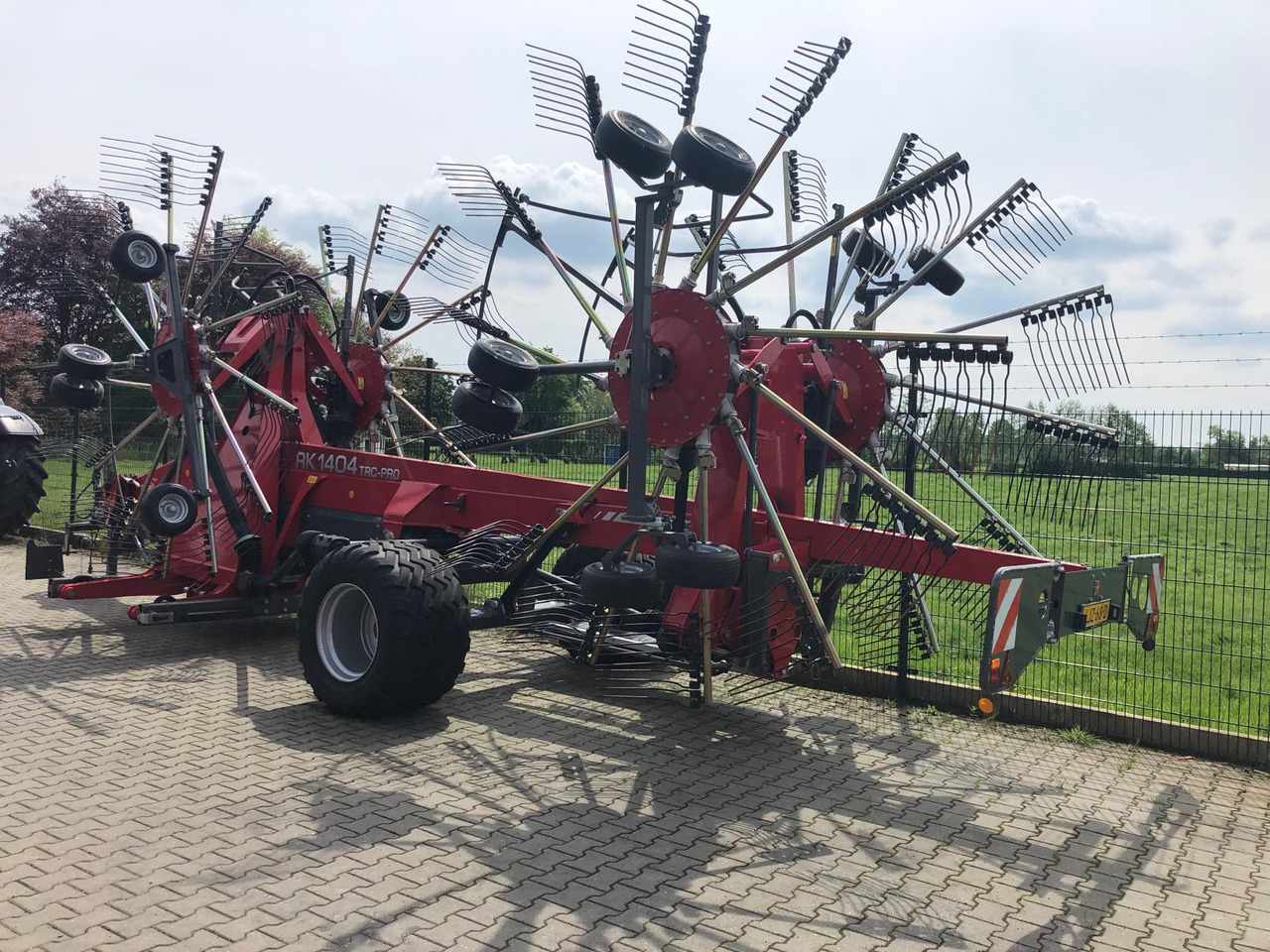 Massey Ferguson RK 1404 TRC-PRO - Tedder/ Rake: picture 2 Massey Ferguson RK 1404 TRC-PRO - Tedder/ Rake: picture 2