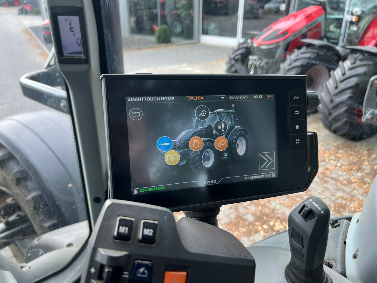 Farm tractor VALTRA T174 Versu: picture 17 Farm tractor VALTRA T174 Versu: picture 17