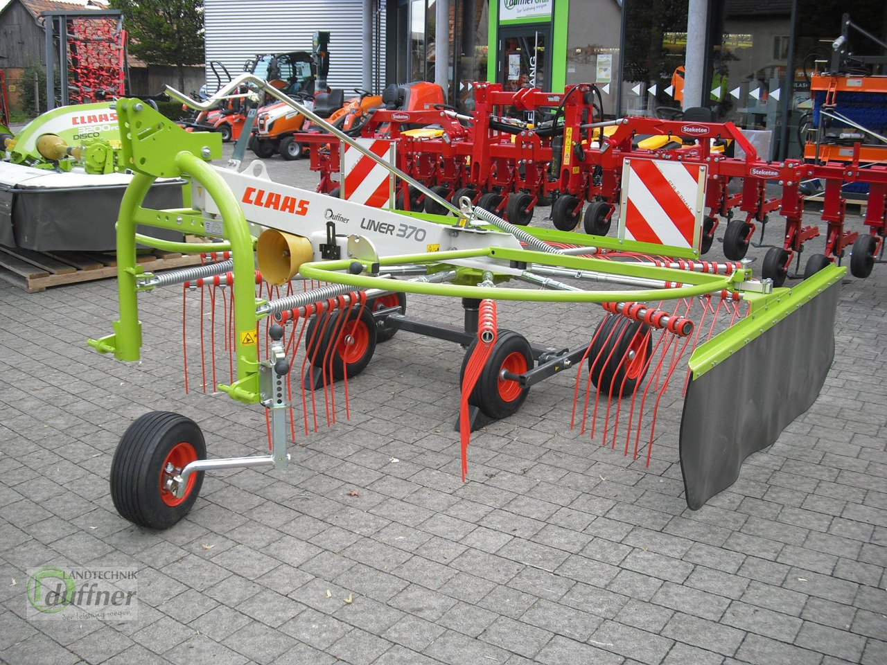 CLAAS Liner 370 - Tedder/ Rake: picture 2 CLAAS Liner 370 - Tedder/ Rake: picture 2